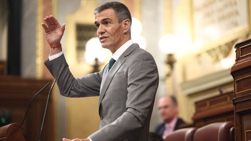 El presidente del Gobierno, Pedro Sánchez, comparece durante una sesión plenaria en el Congreso de los Diputados.
