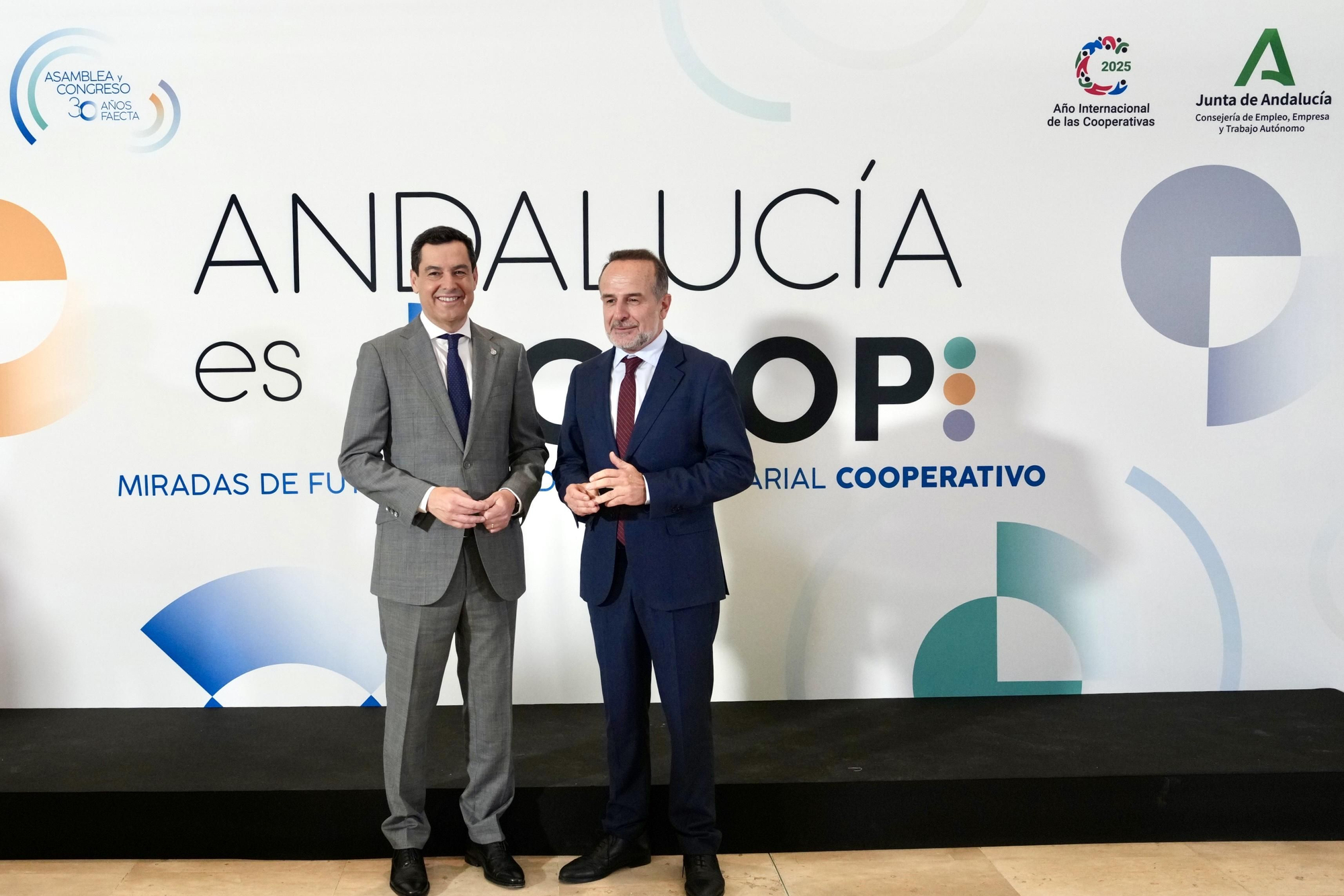 Juan Manuel Moreno y Luis Miguel Jurado, presidente de Faecta.