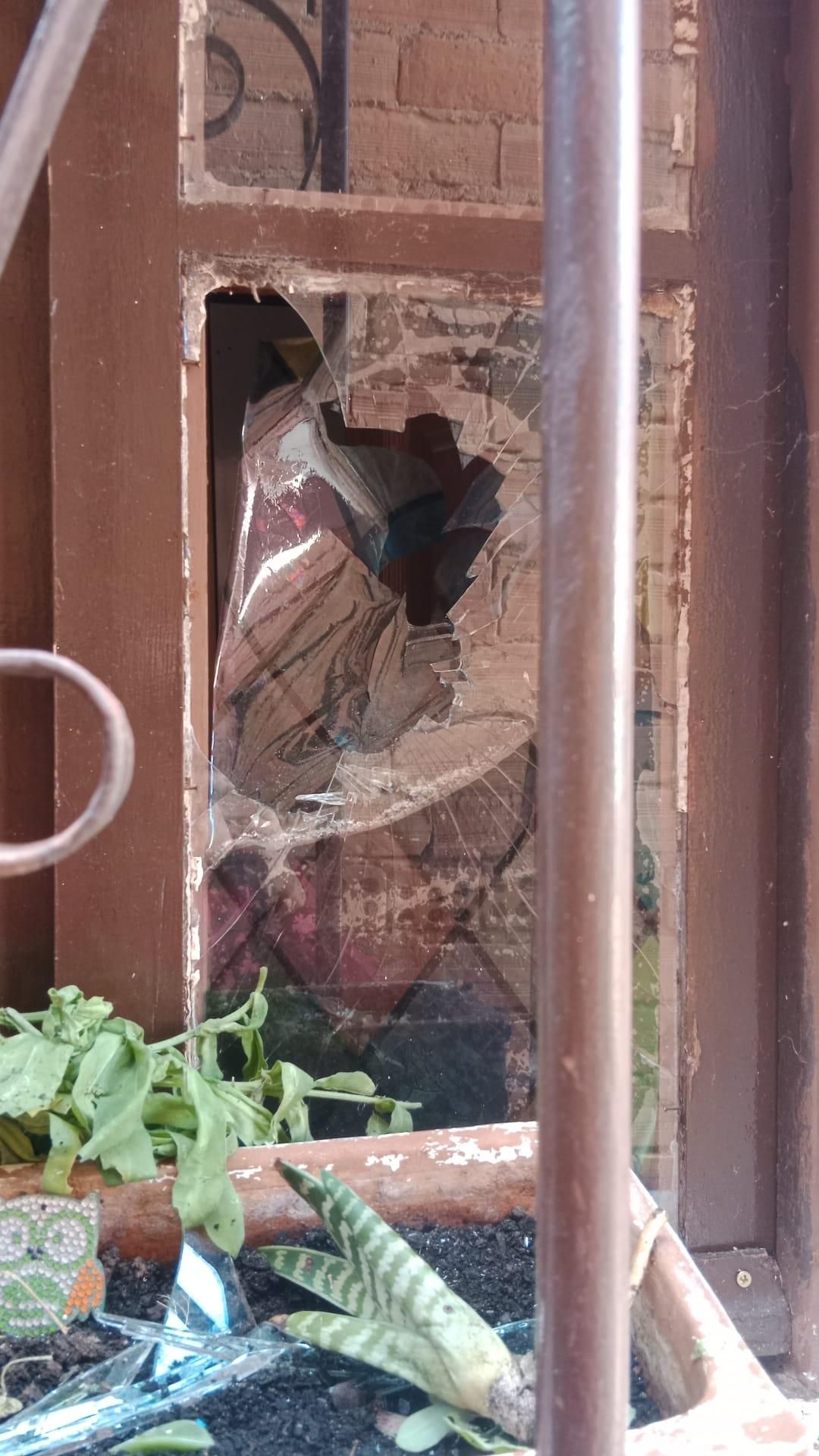 Cristales rotos en la vivienda de la portavoz de la plataforma contra la variante de Manjarrés