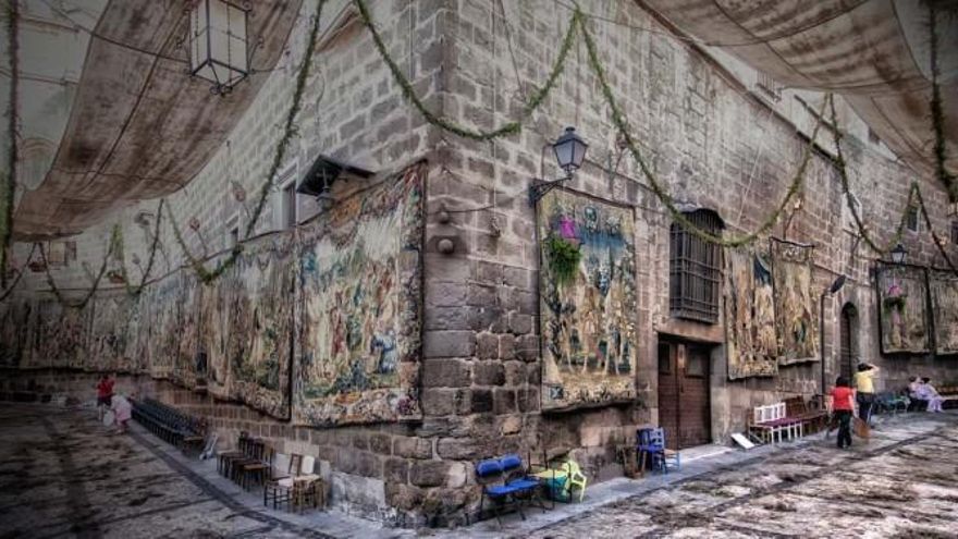 La catedral de Toledo elabora un 'plan de salvaguarda' para los tapices que exhibe durante el Corpus