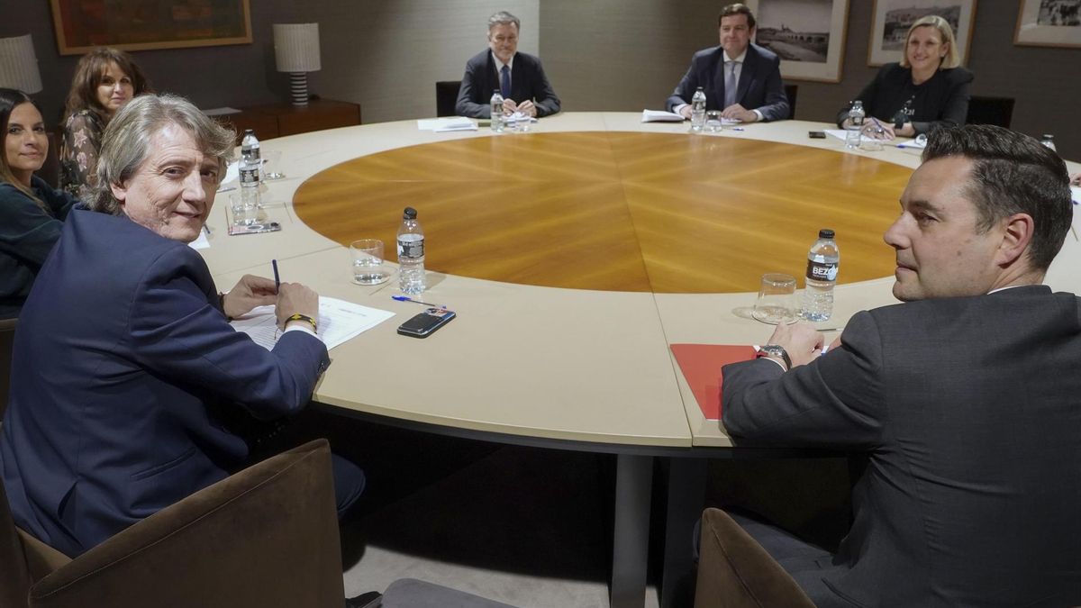 Carlos Martínez califica de "estéril e inútil" su "no reunión" con Mañueco