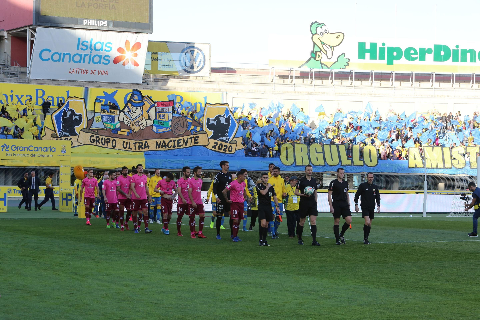 Comienzo del derbi canario.
