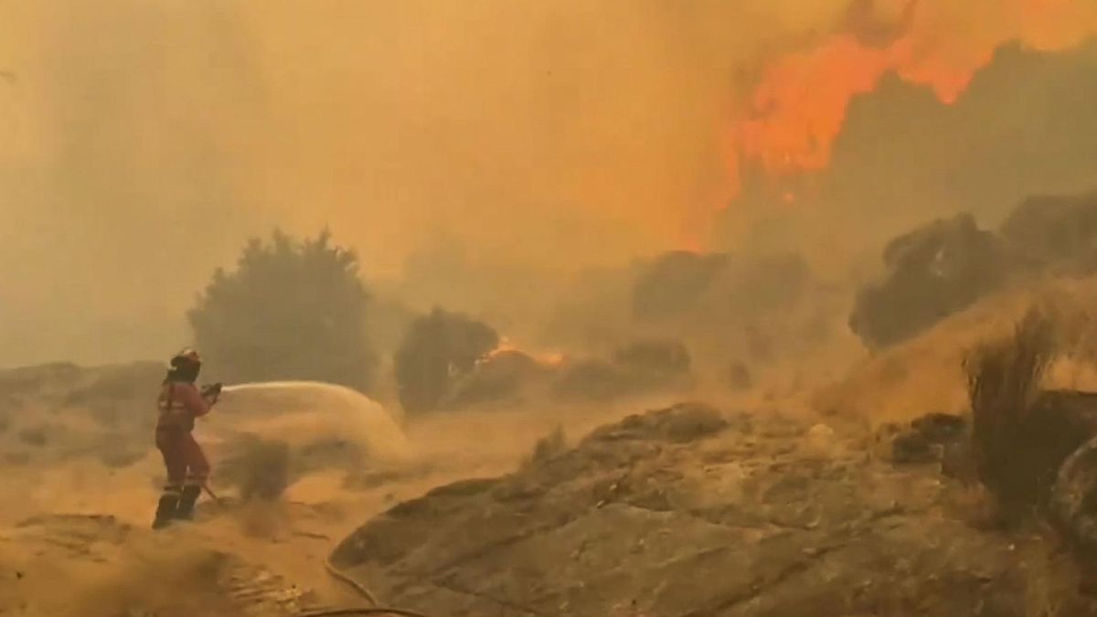 FOTOS | Los incendios que asolan Madrid y Ávila, en imágenes
