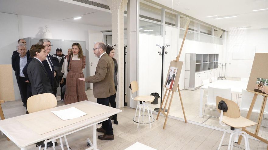 Aulas de Clara del Rey, durante la inauguración del alcalde