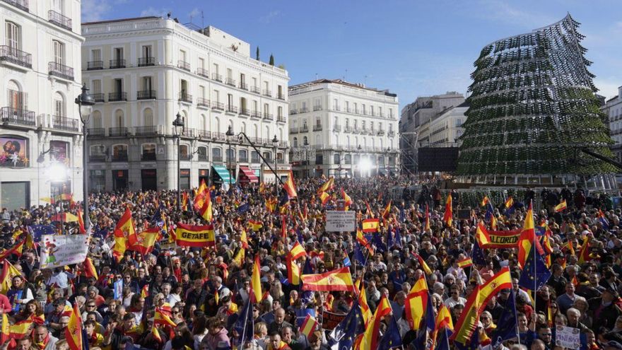 Concentración en Sol este domingo contra la ley de amnistía y el acuerdo entre PSOE y Junts para la investidura de Pedro Sánchez.