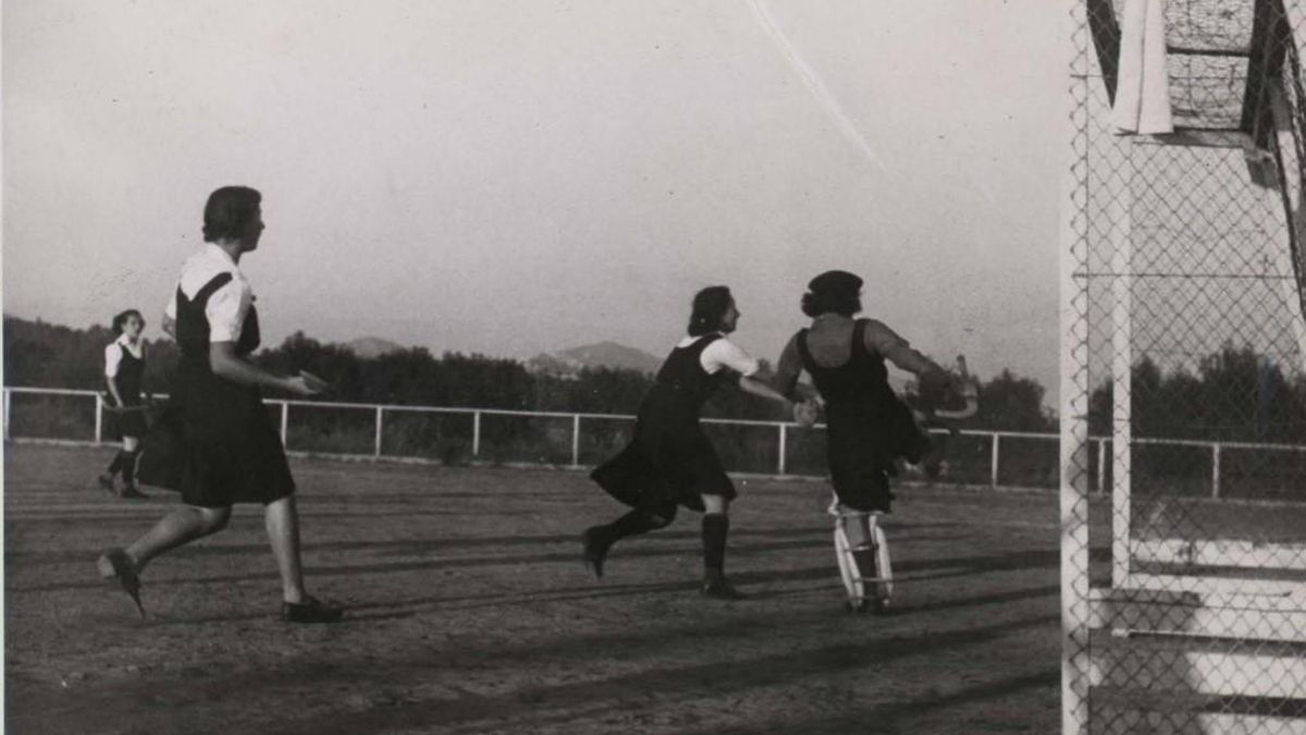 Equipo de Hockey de la Sección Femenina de Barcelona.