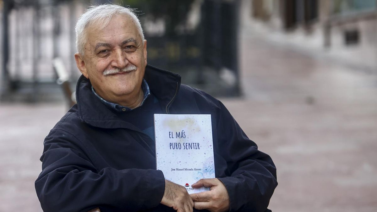 Poeta en el cuartel: un guardia civil publica su cuarto poemario