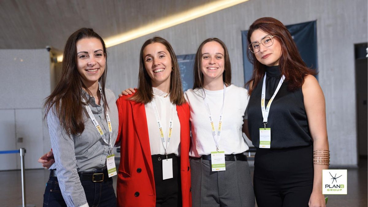 Parte del equipo de Plan B Group.