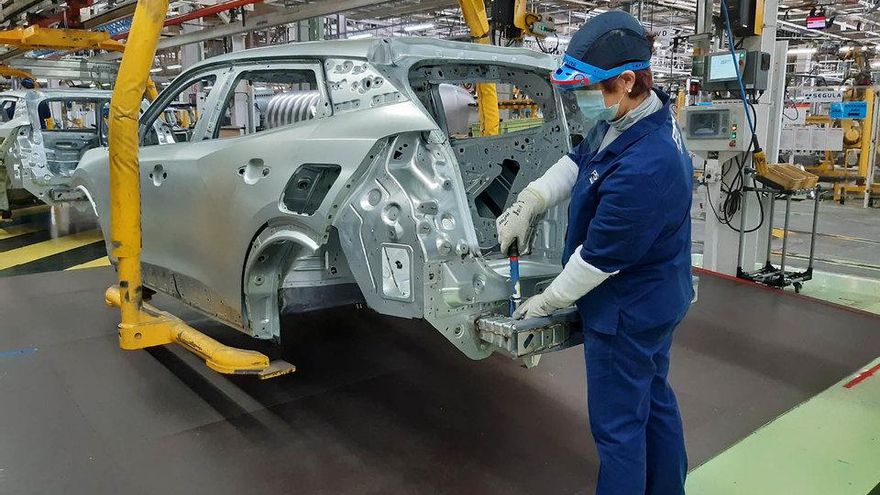 La crisis de los chips paraliza al sector del automóvil: "No hay coches para atender la demanda"