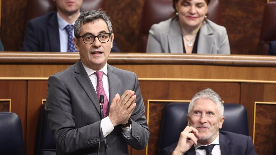 El ministro de la Presidencia, Justicia y Relaciones con las Cortes, Félix Bolaños, interviene durante una sesión de control al Gobierno.