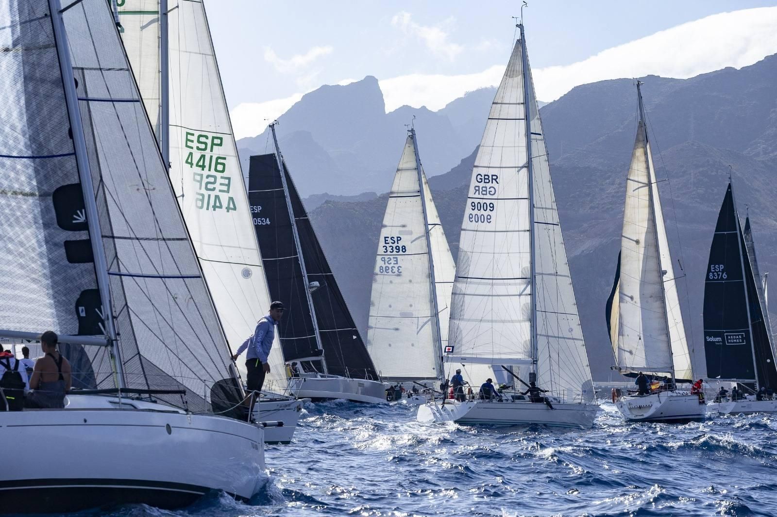 Salida de la regata Lustral 2025.