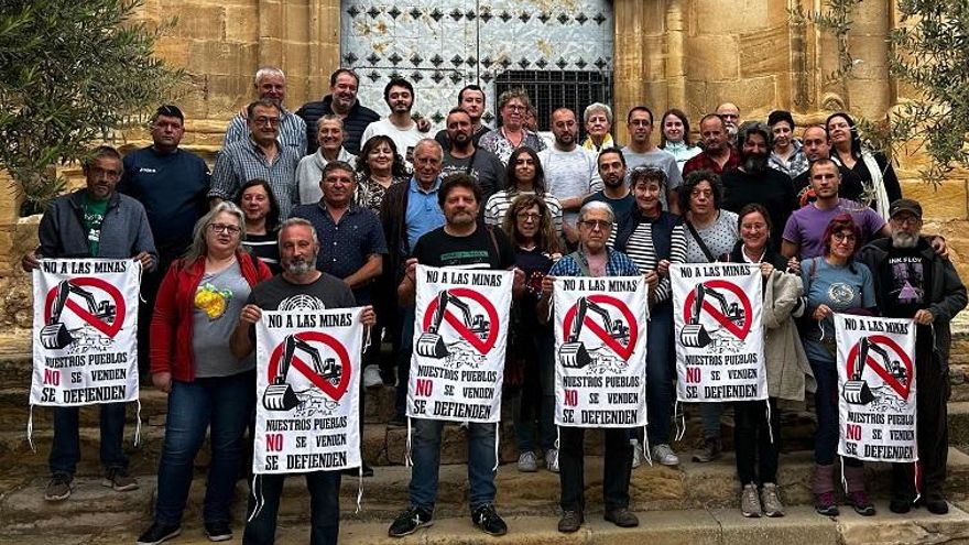 Representantes de los municipios que conforman la Plataforma de Afectados por la Minería en Teruel