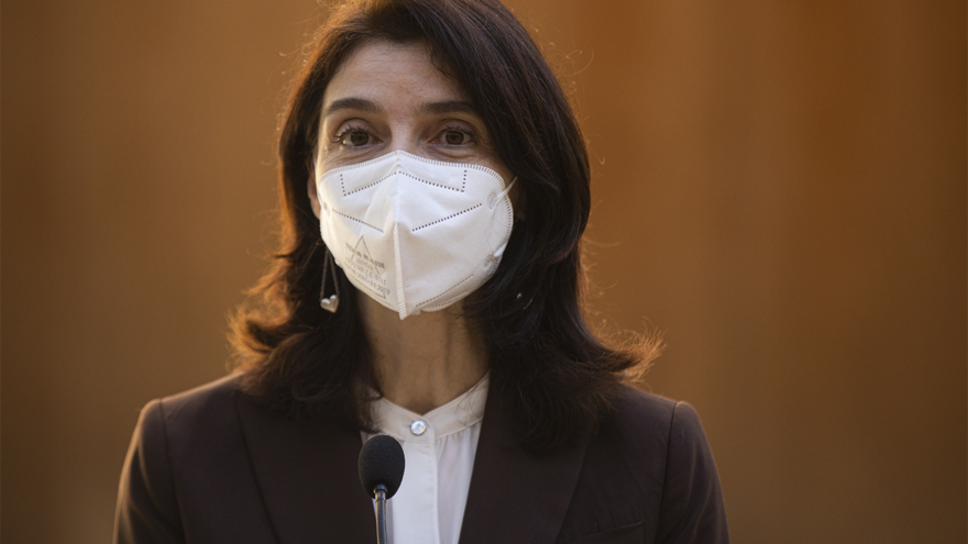La presidenta del Senado, Pilar Llop, atiende a los medios de comunicación durante su visita  al Parlamento Andaluz. En Sevilla (Andalucía, España), a 12 de marzo de 2021.
