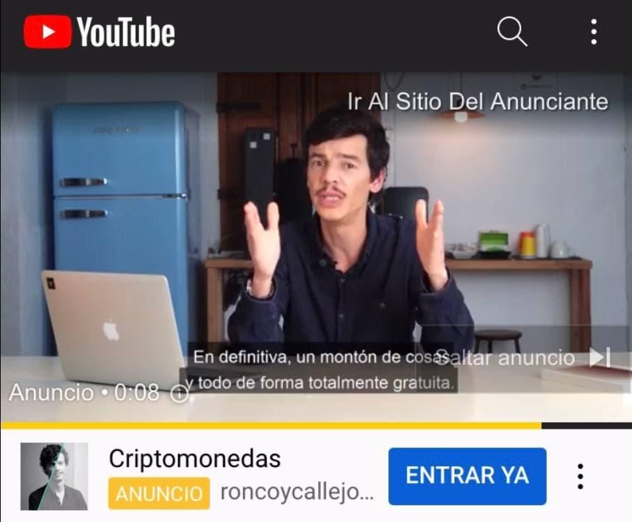 Imagen del anuncio del curso en YouTube. Se promociona como una formación "totalmente gratuita", pese a que es una pasarela a un curso de 1.000 euros.