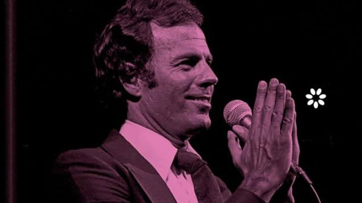 Fragmento de la portada de la biografía de Julio Iglesias publicada por Libros del Asteroide