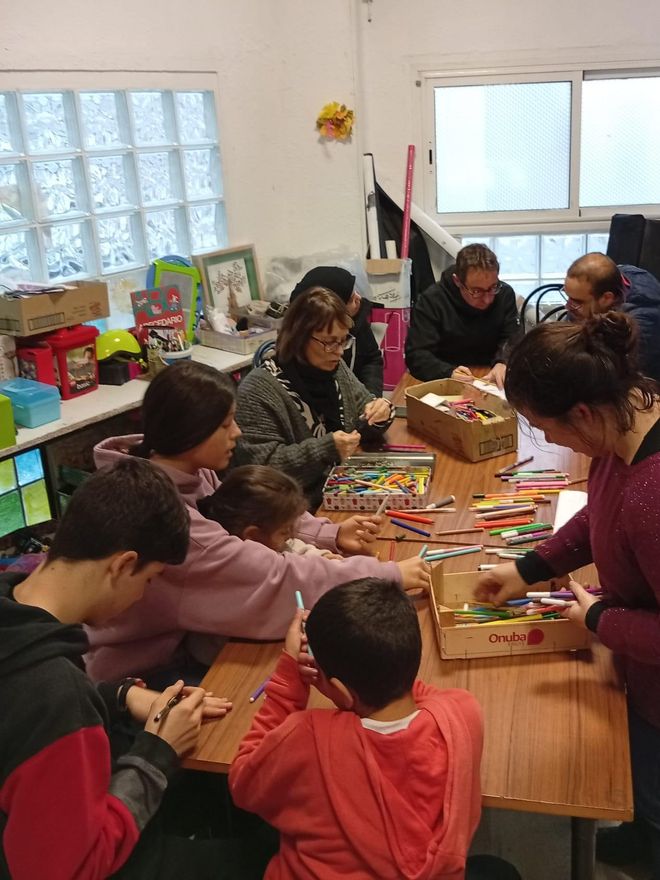 Taller con vecinos y niños del barrio de El Carmelo.
