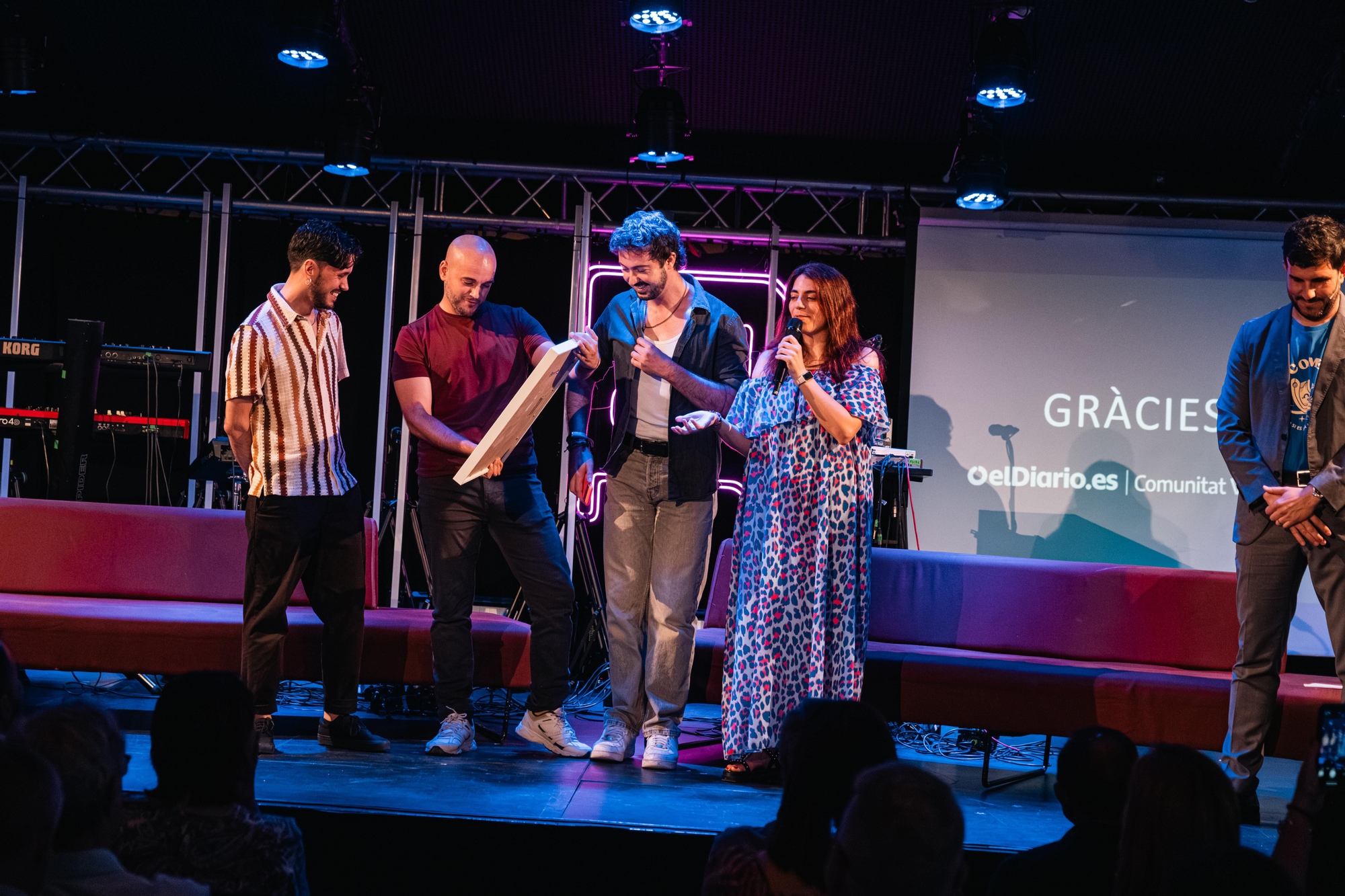 Els components d' 'El dolcet pal café', premi al millor podcast en valencià de la I Festa pel Valencià d'elDiario.es.