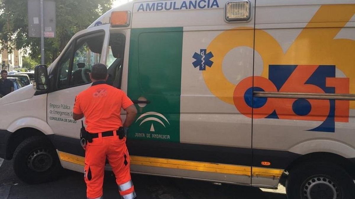 Archivo - Imagen de archivo de una ambulancia del 061