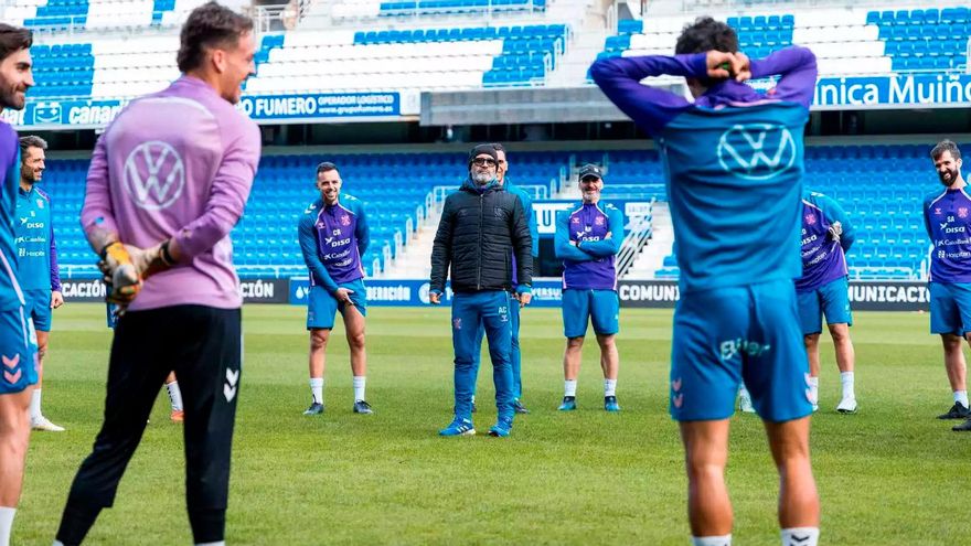 Cervera recela de la Ponferradina y de la gripe