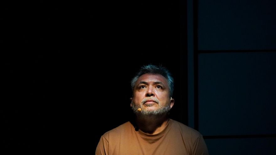 Cristian Alarcón: “El trauma es un enorme cráter al que uno se acerca con timidez y miedo”