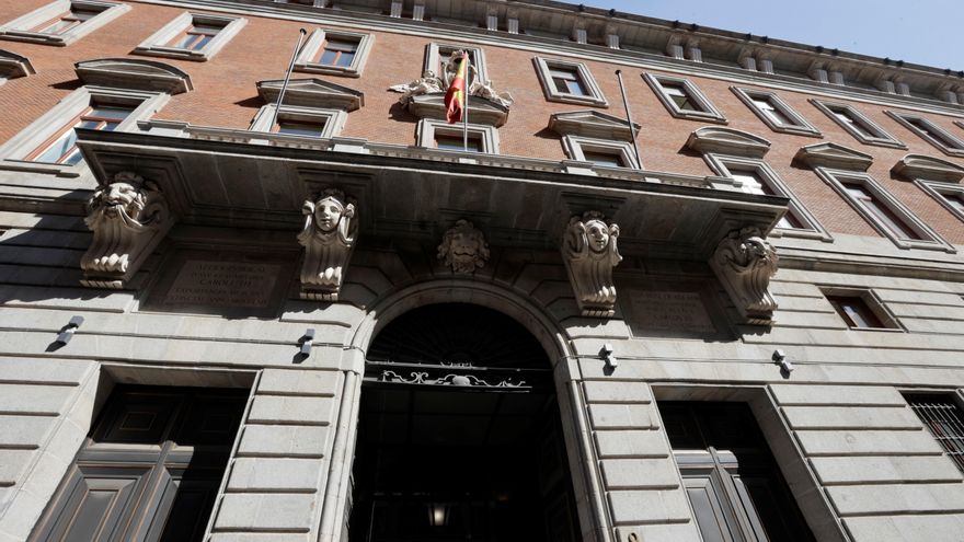 Destituidos un subdirector de Hacienda y un director de Loterías por el caso Montoro