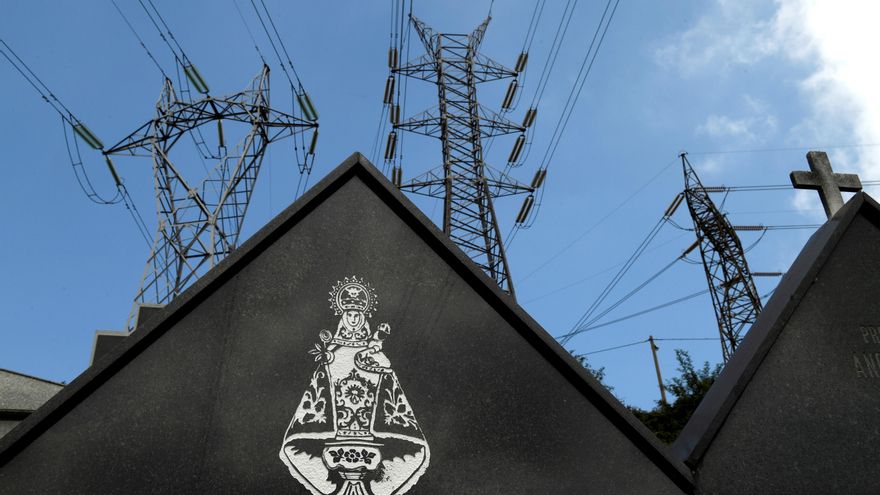 El precio del mercado mayorista de la luz comienza octubre desbocado y con otro récord histórico: 216 euros/MWh