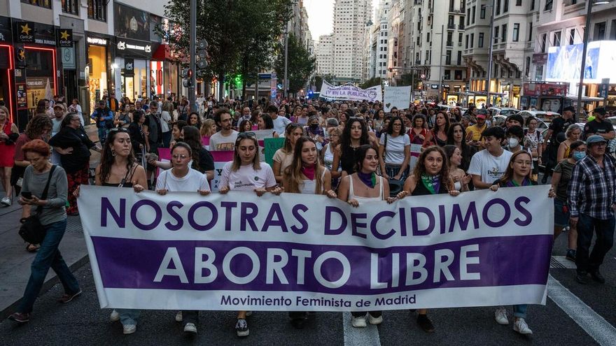 Un agujero en la regulación permite a las empresas saber el motivo de la baja laboral en los abortos y reglas dolorosas