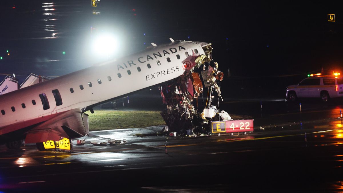 Avión de Air Canadá accidentado en LaGuardia, en Nueva York.