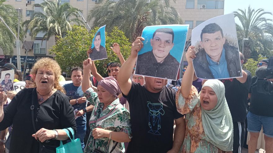 "Nos puede pasar a cualquiera": el miedo de los vecinos migrantes de Torrejón después de que un policía matase a Abderrahim