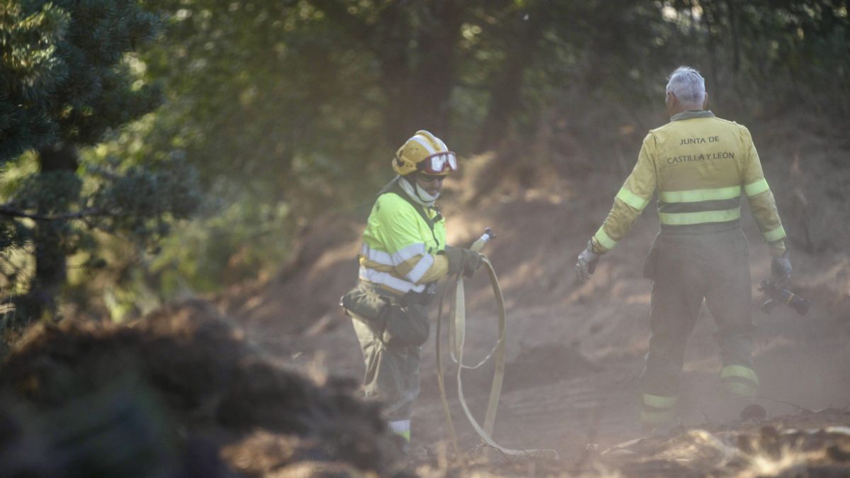 El PSOE alerta del "colapso" del operativo de incendios de Castilla y León tras la negativa de las empresas a acudir