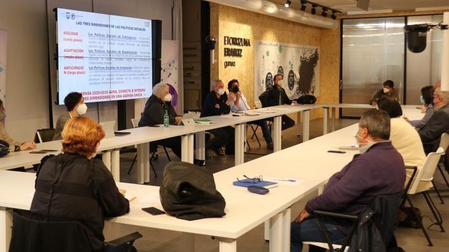 Reunión de la diputada Maite Peña con familiares de residencias y recursos sociales de Gipuzkoa