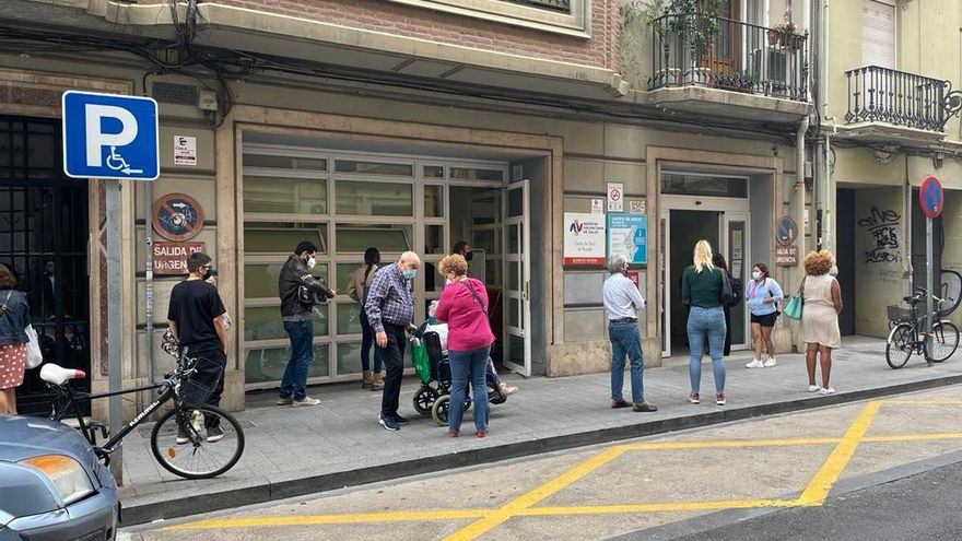Los médicos piden refuerzos para evitar el colapso de la atención primaria valenciana