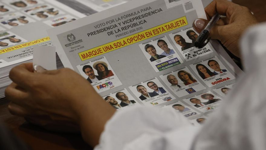 Colombia elige el sucesor de Petro en una elección presidencial sin incidentes y con ventaja para la izquierda
