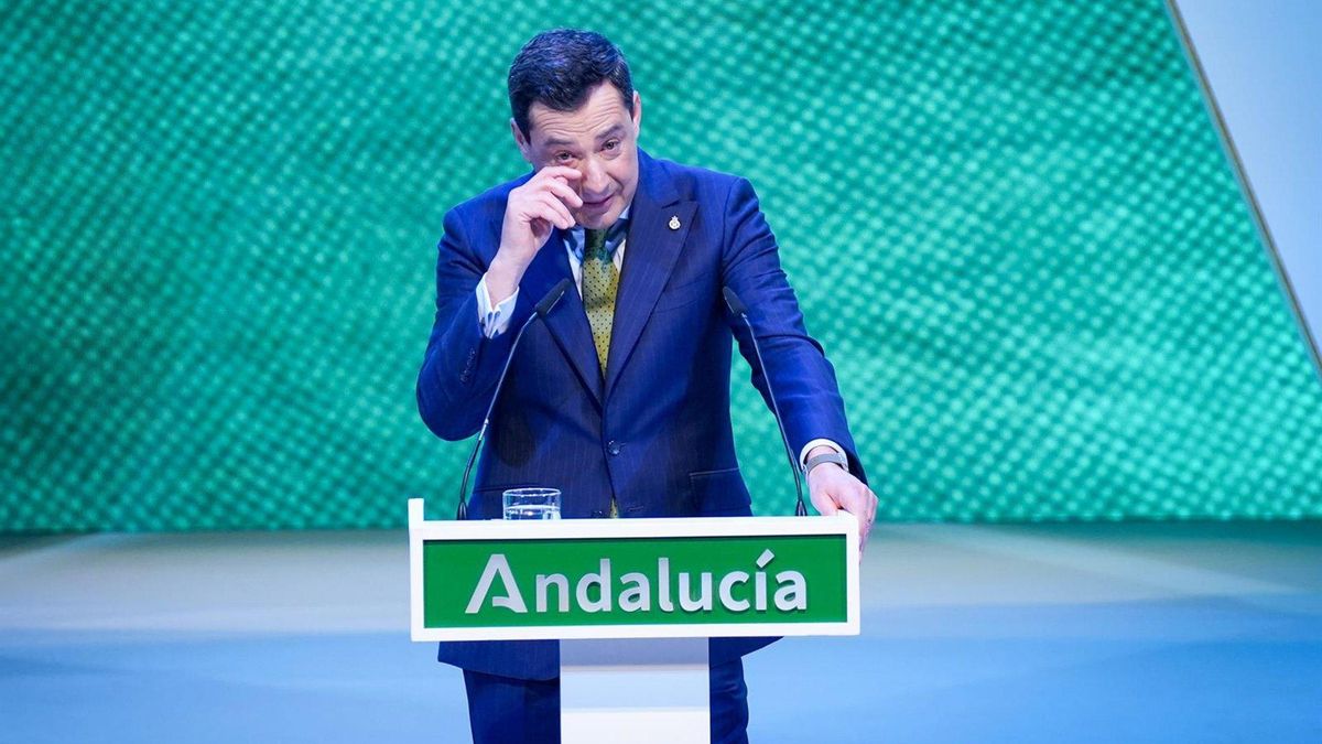 El presidente de la Junta de Andalucía, Juanma Moreno interviene en el acto