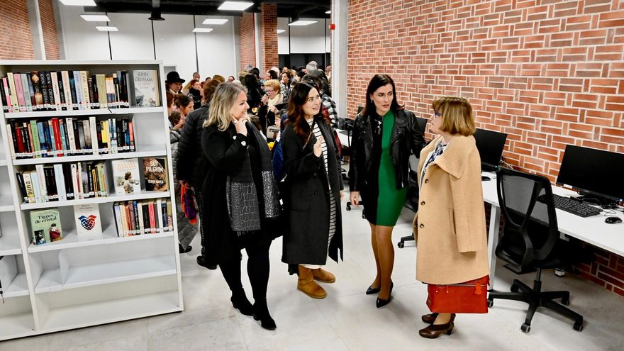 Santander inaugura una biblioteca sin bibliotecario que tiene que cerrar un día después por falta de personal