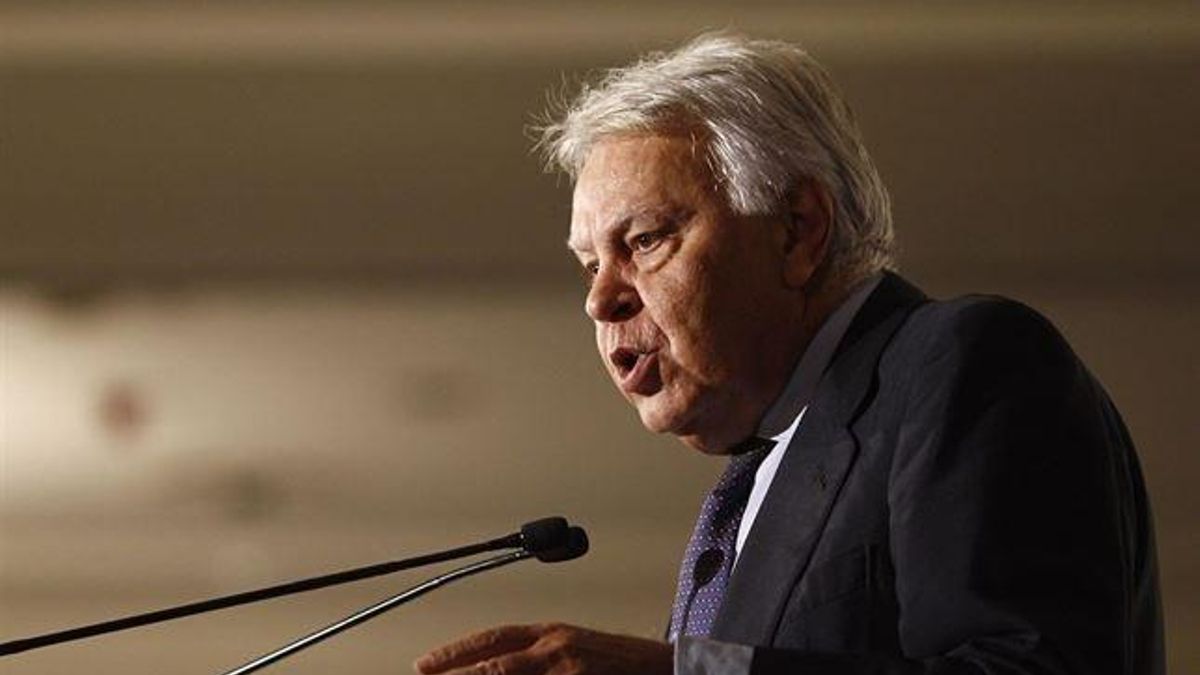 Felipe González pide a los catalanes "que no se dejen arrastrar a una aventura ilegal e irresponsable"