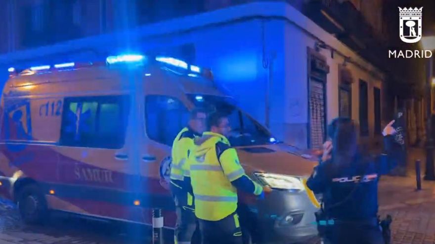 Otro joven apuñalado de madrugada en la plaza Dos de Mayo