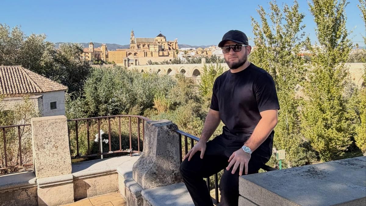 Khabib Nurmagomedov, excampeón de la UFC, cambia el octágono por las calles de Córdoba