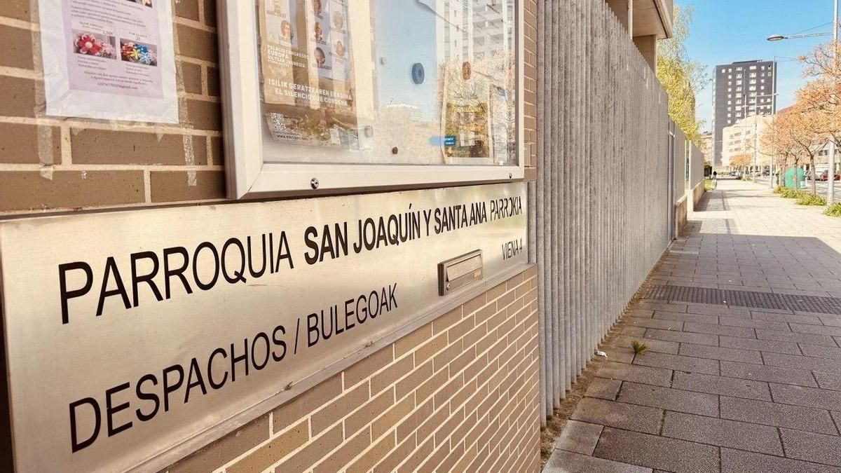 La parroquia de San Joaquín y Santa Ana, en el barrio vitoriano de Salburua, este viernes
