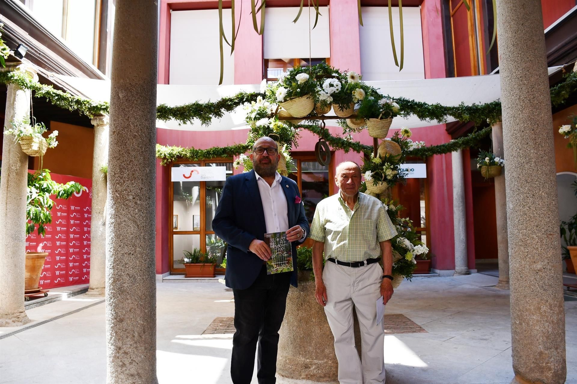 Tomás Arribas, diputado de Cultura de la Diputación de Toledo, y Andrés León, presidente de la Asociación Amigos de los Patios de Toledo.