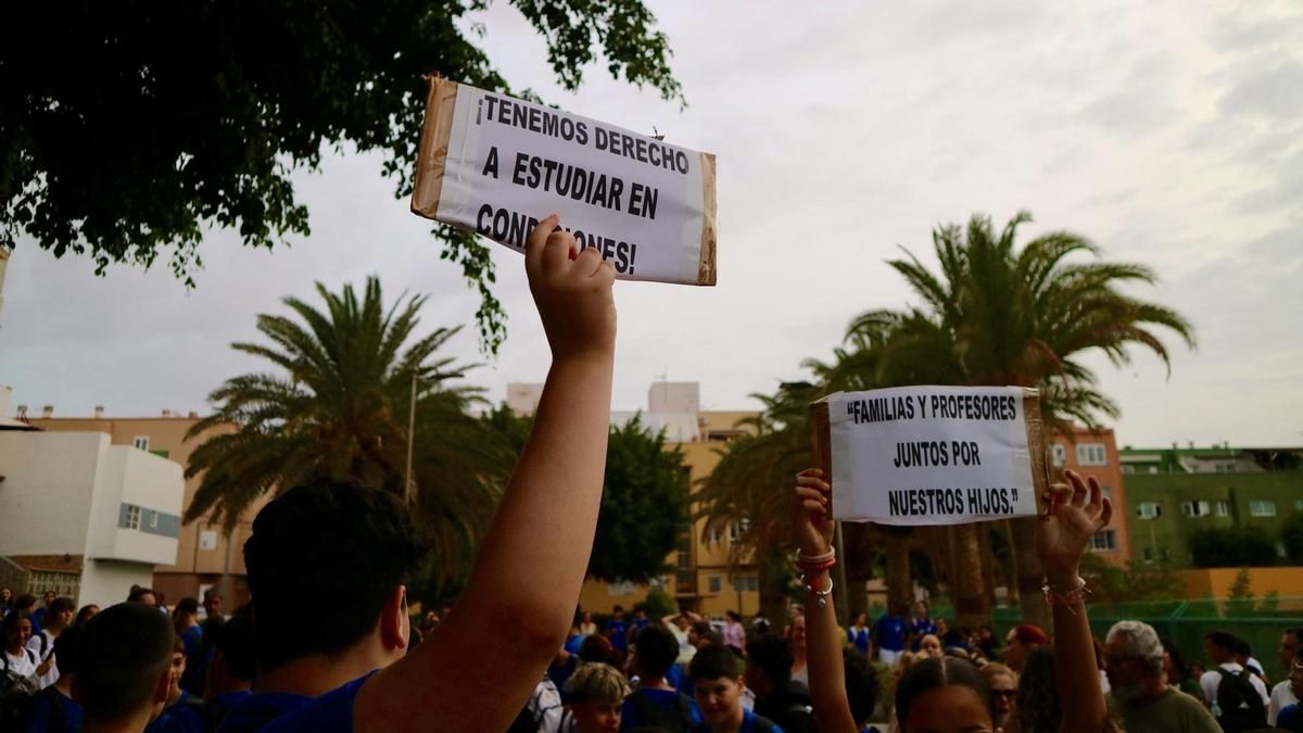 "No corre ni un pizco de aire": el IES El Doctoral clama contra el calor en las aulas
