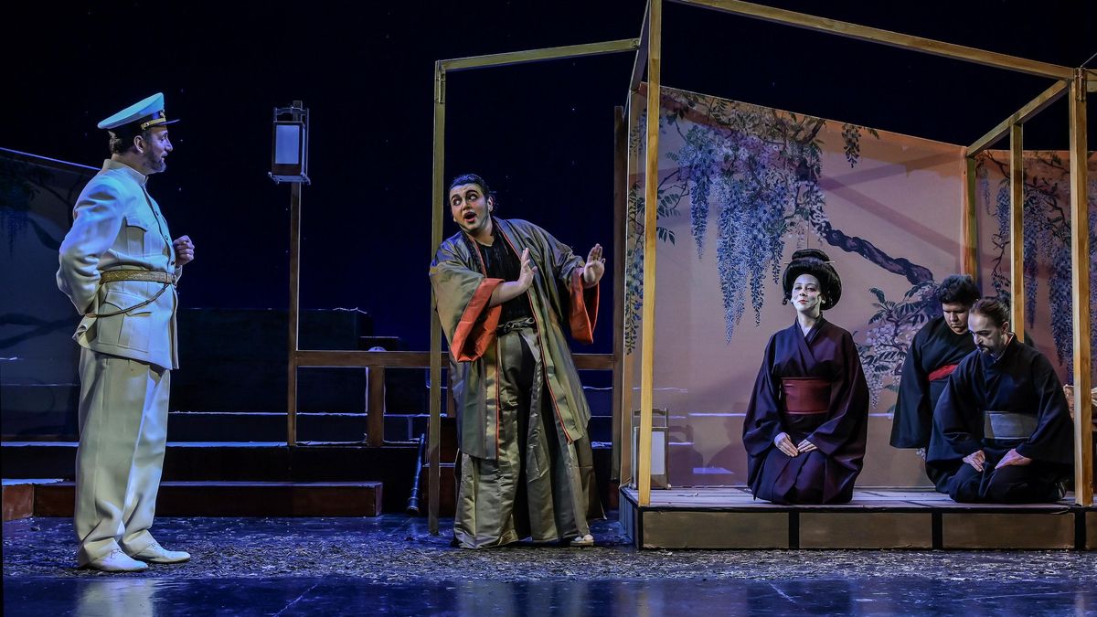 Goro, el casamentero en funciones.