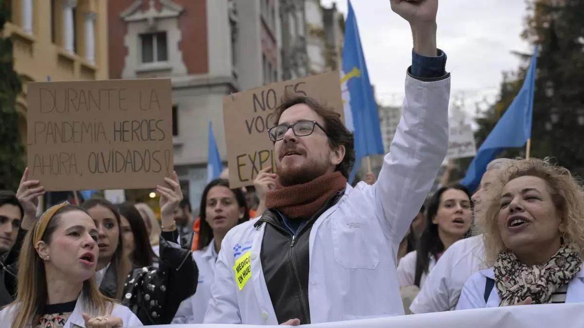 Médicos del Servicio de Salud de Asturias firman un acuerdo de salida de huelga autonómica