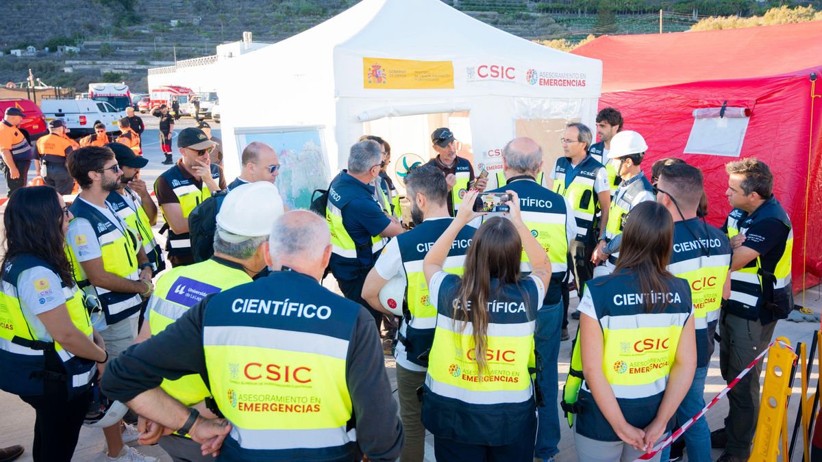 Personal del CSIC, durante el simulacro.