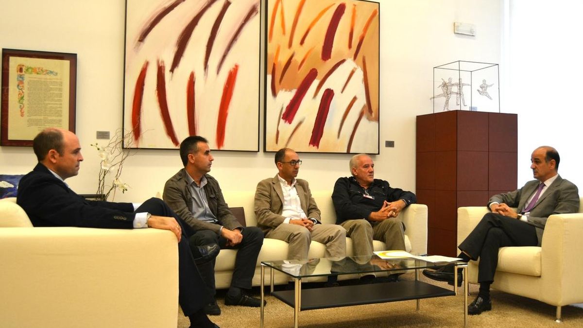 Alberto Catalán manifiesta su "apoyo" y "comprensión" a los productores fotovoltaicos de Navarra
