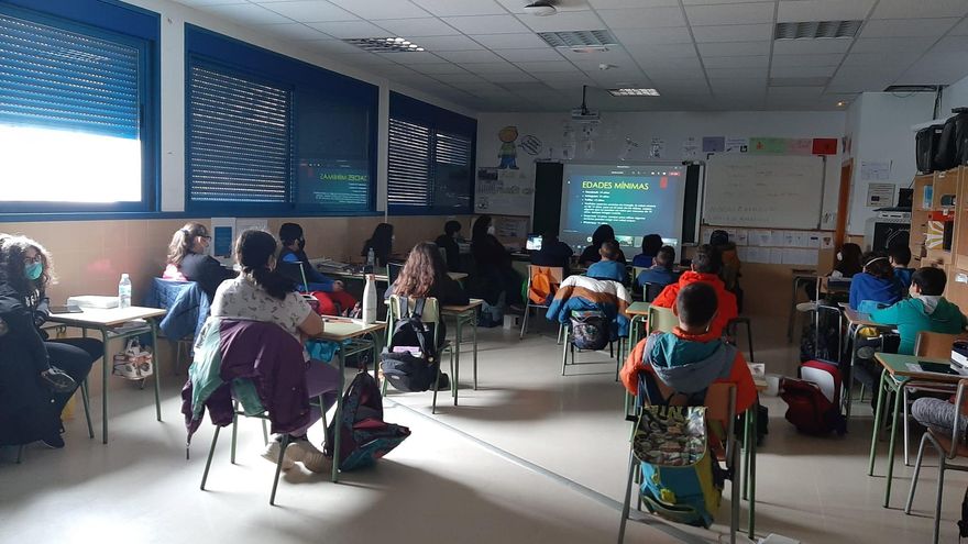 La burocracia "empeora" la labor docente, según una encuesta del STE Castilla-La Mancha