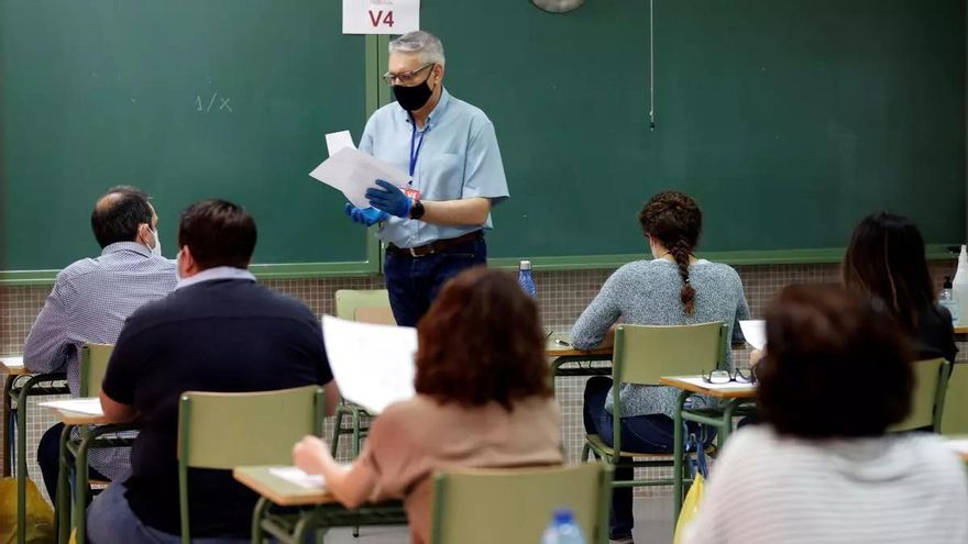 La Junta de Extremadura y sindicatos se reúnen esta semana para las oposiciones docentes
