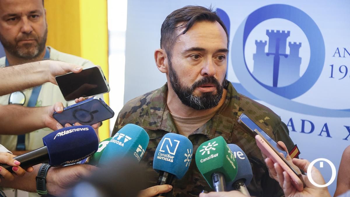 La ministra de Defensa, Margarita Robles, entrega las condecoraciones por la operación Libre Hidalgo y por las acciones realizadas en la DANA