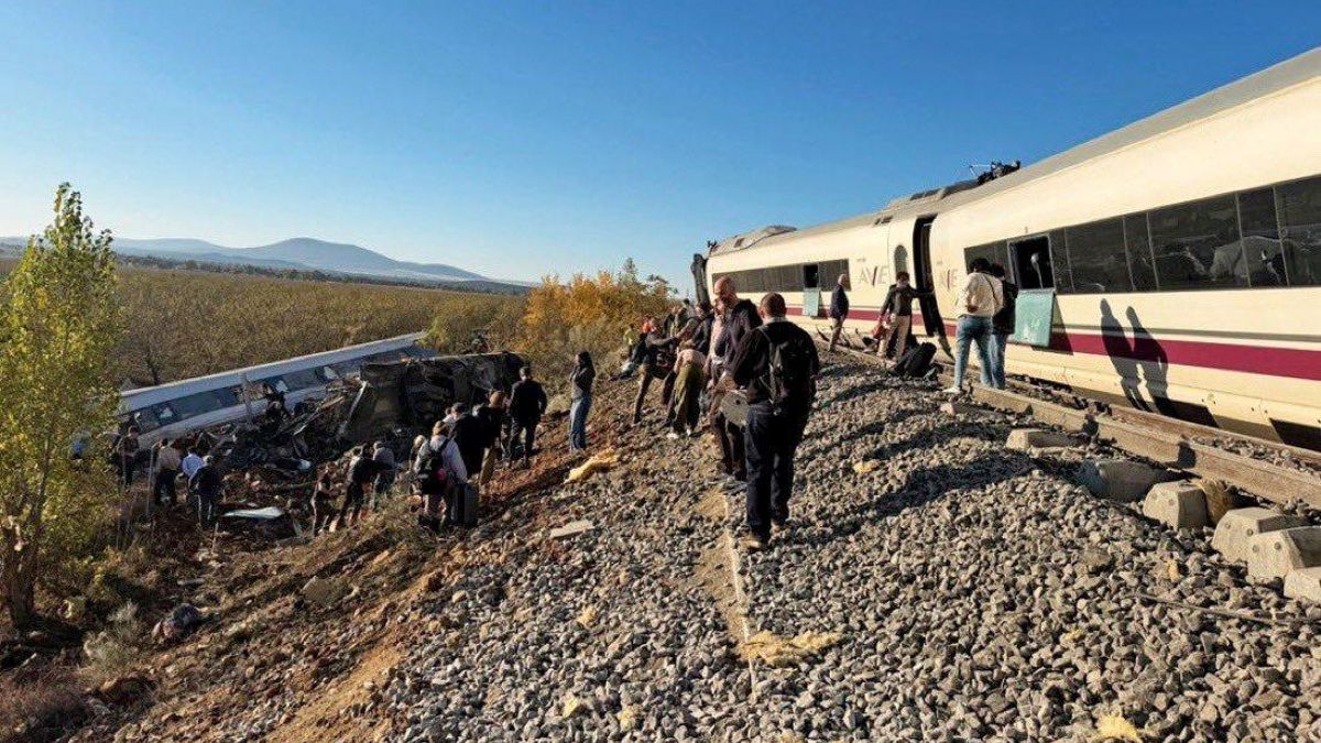 Accidente de tren en Toledo,  última hora en directo: Varios muertos y heridos al descarrilar cuatro vagones