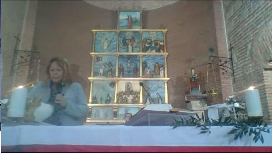 La alcaldesa de Paradinas de San Juan, Florencia Castillo Franco (PP) participa en una misa durante el estado de alarma a pesar del confinamiento.